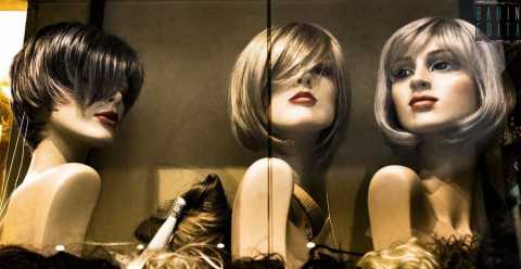 Bari, la "Casa della parrucca": In Italia siamo rimasti in 6 o 7 a produrle artigianalmente